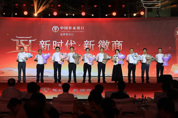 颁奖现场.jpg 颁奖现场.jpg