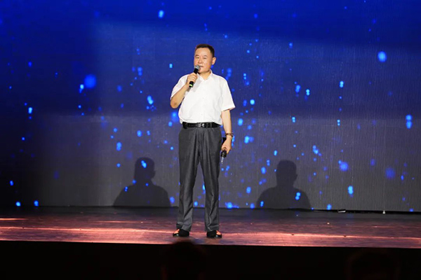 姜纯董事长发表获奖感言.jpg 姜纯董事长发表获奖感言.jpg