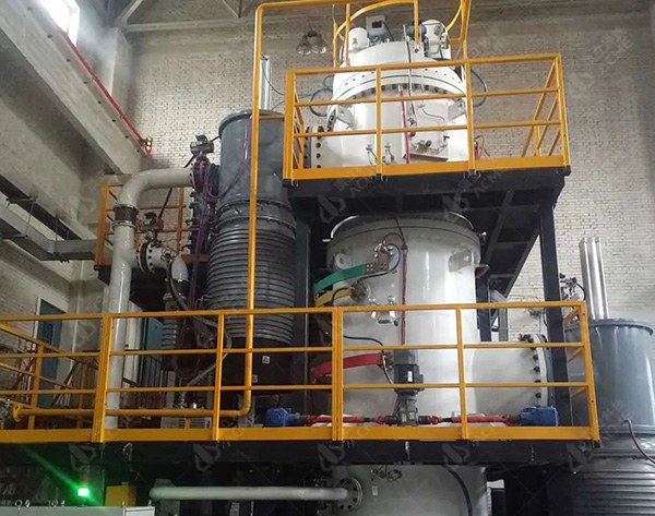 立式真空油淬炉.jpg 立式真空油淬炉.jpg